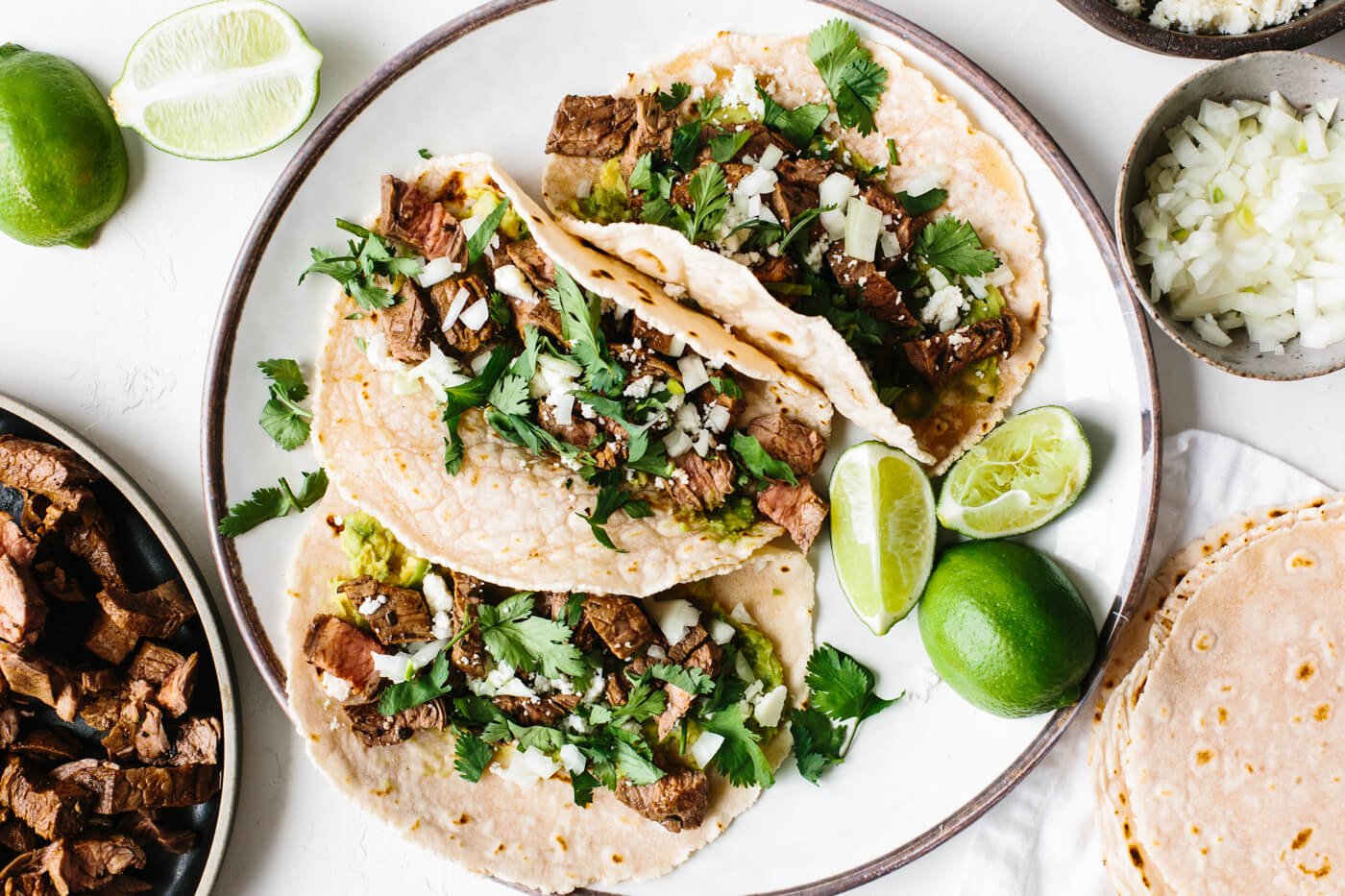 Descubre cuántas calorías tiene un taco de carne asada y mantén una